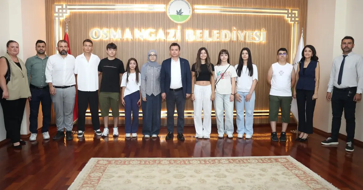 Osmangazi’de ücretsiz LGS kurslarının başarılı öğrencileri Başkan Aydın’la buluştu